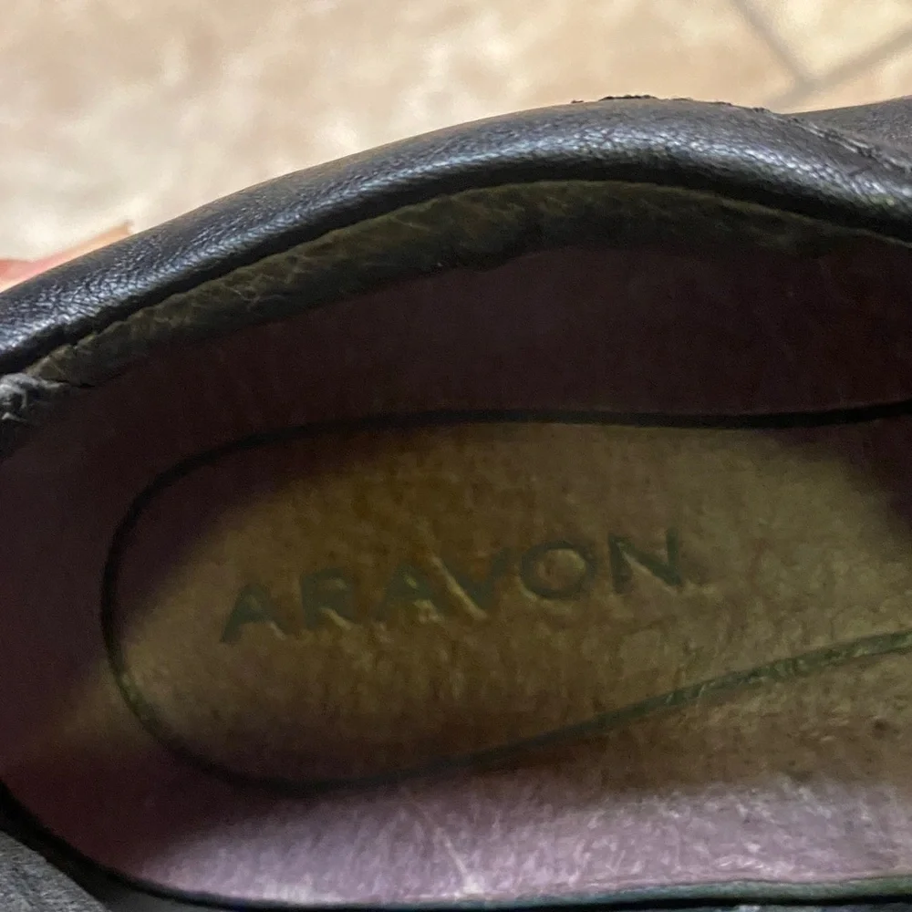 Aravon Women’s 9.5 Black Leather Slip-On Loafers